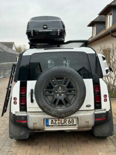 Land Rover Defender Kundenbilder MALIBU Dachbox mit Surfbretthalter
